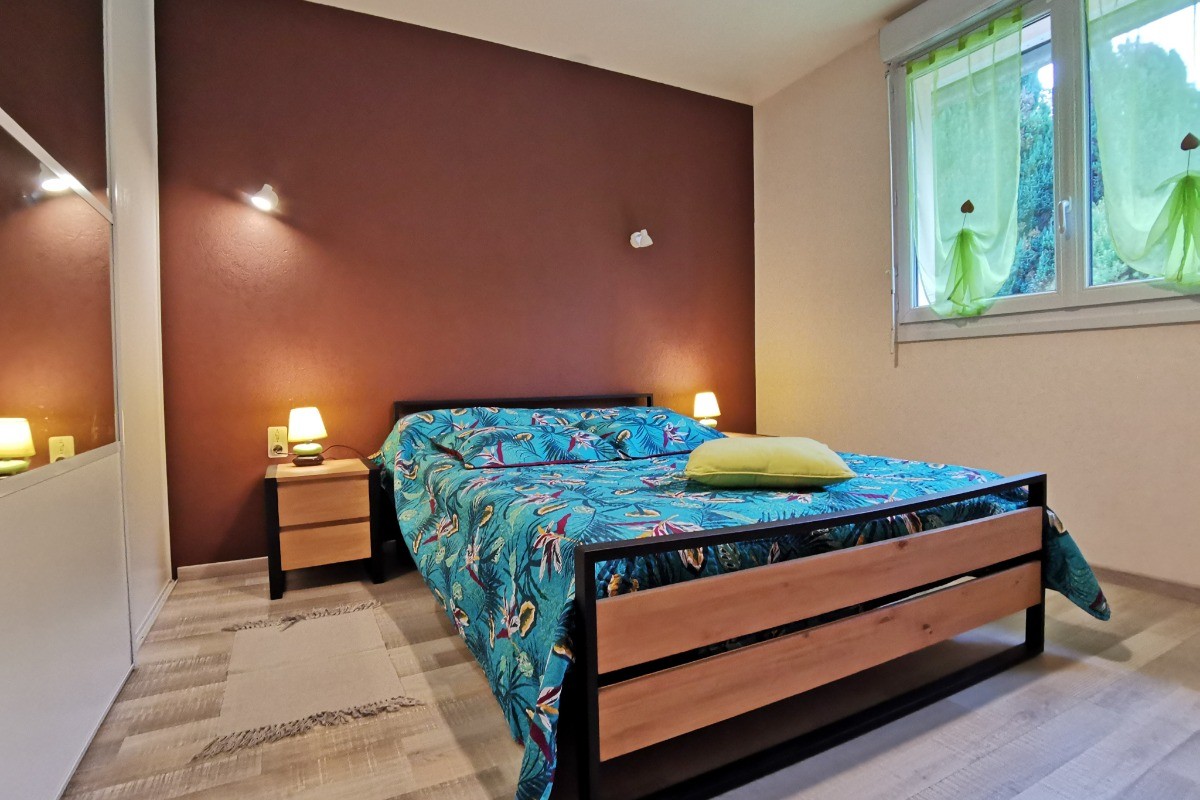 Chambre 1: Lit 140 et grand placard penderie