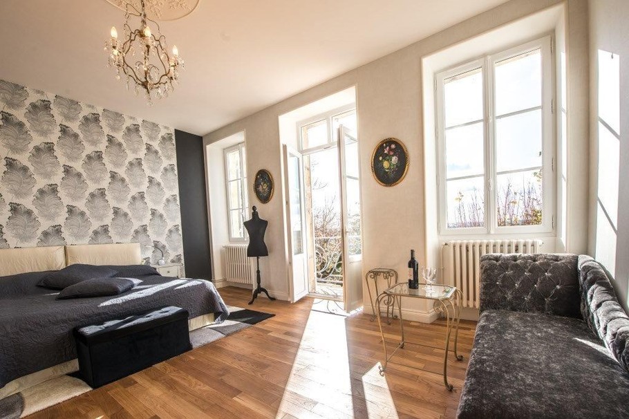 Une chambre et son balcon