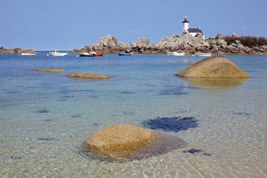 Vue sur le phare de Brignogan
