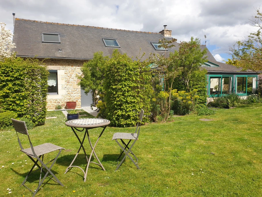 600m2 private enclosed landscaped garden with terrace