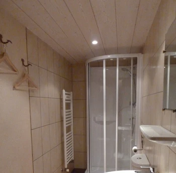 Salle d'eau étage Apt. Violettes - Domaine Moulin des Courbières entre la Bresse et Gérardmer