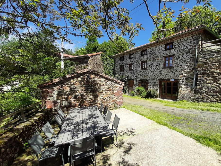 Bienvenue au Gîte du Bois d'Aurouze en Auvergne !