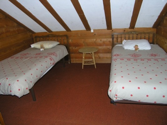 chambre 2 lits en 90 à l'étage