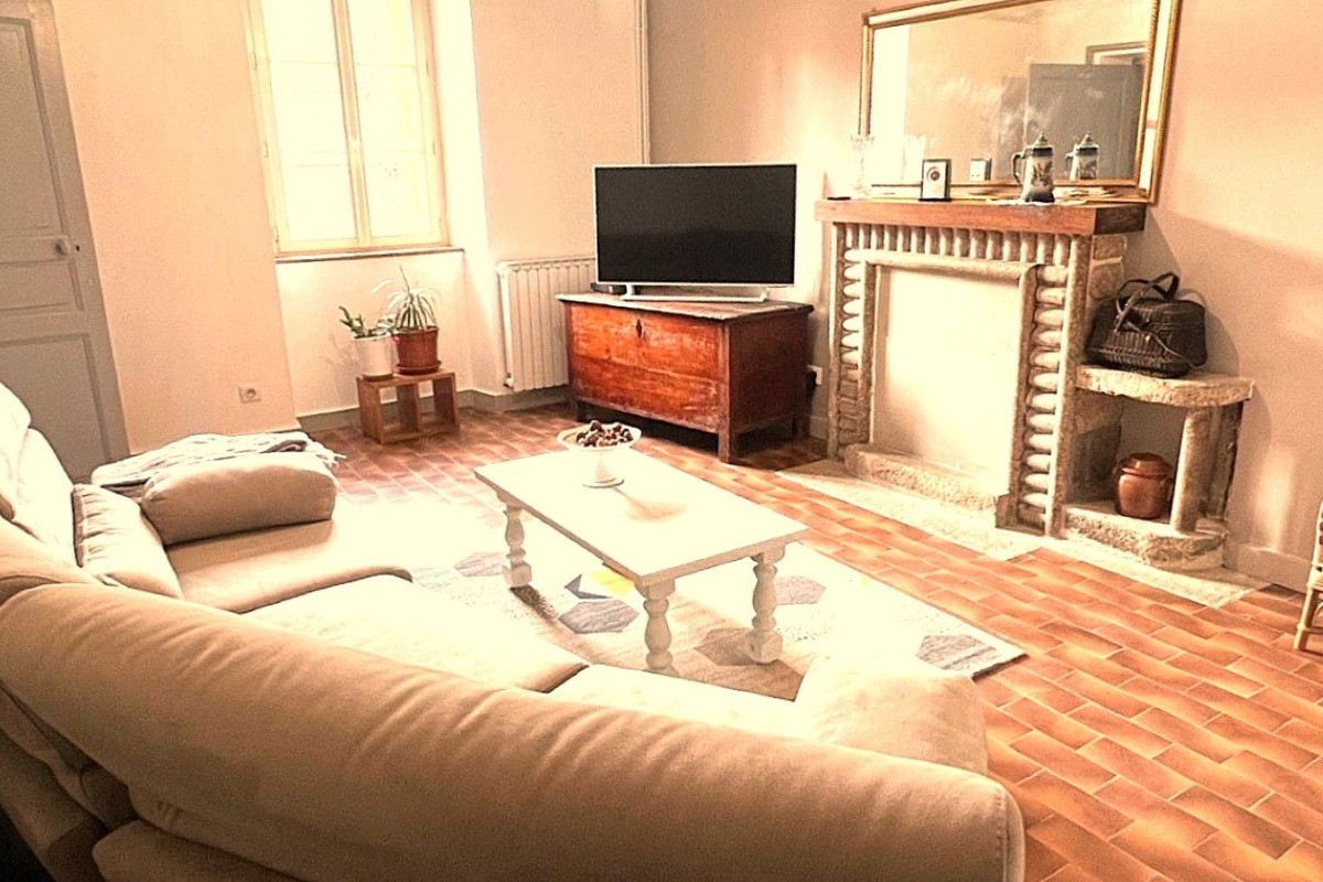 Grand salon avec canapé confortable HAUTE VIENNE 87 Bersac sur Rivalier Gîte Chez Charles