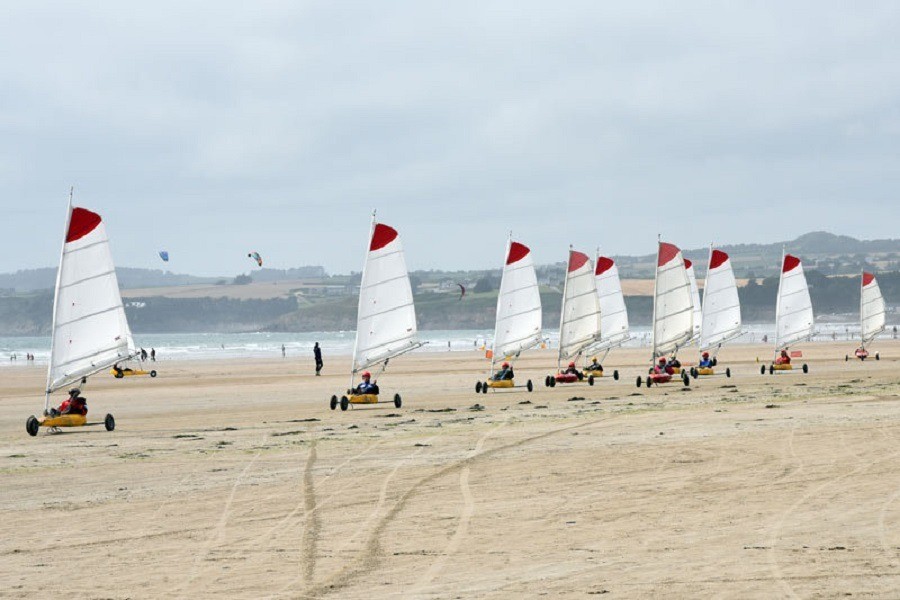 char à voile sur la plage de Pentrez