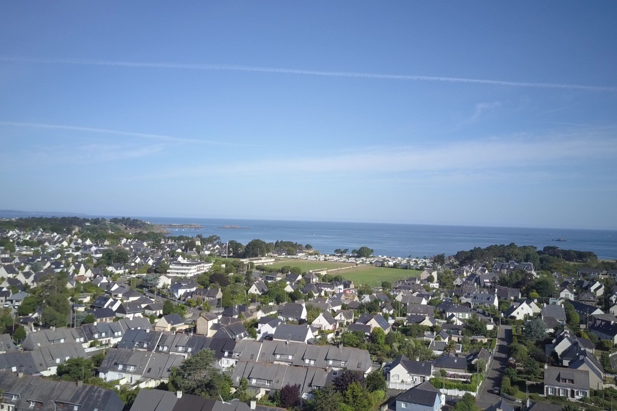 Port Blanc beach 900m away (Drone) - Dinard