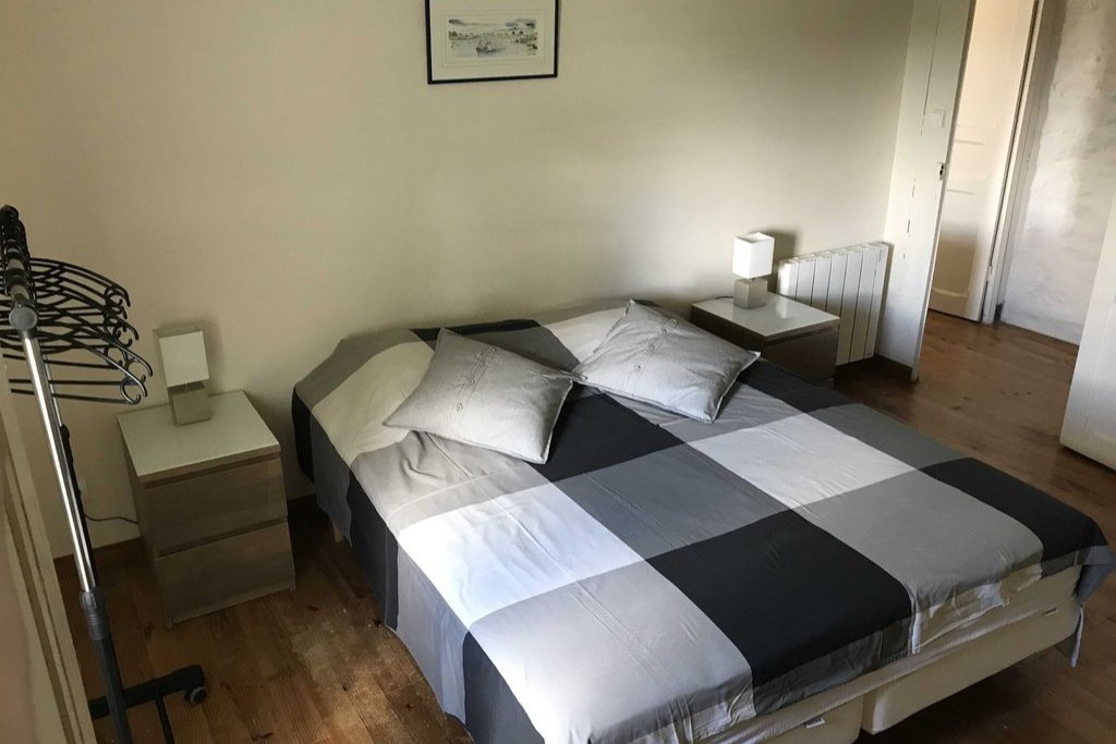 Chambre avec lit 160 à l'étage