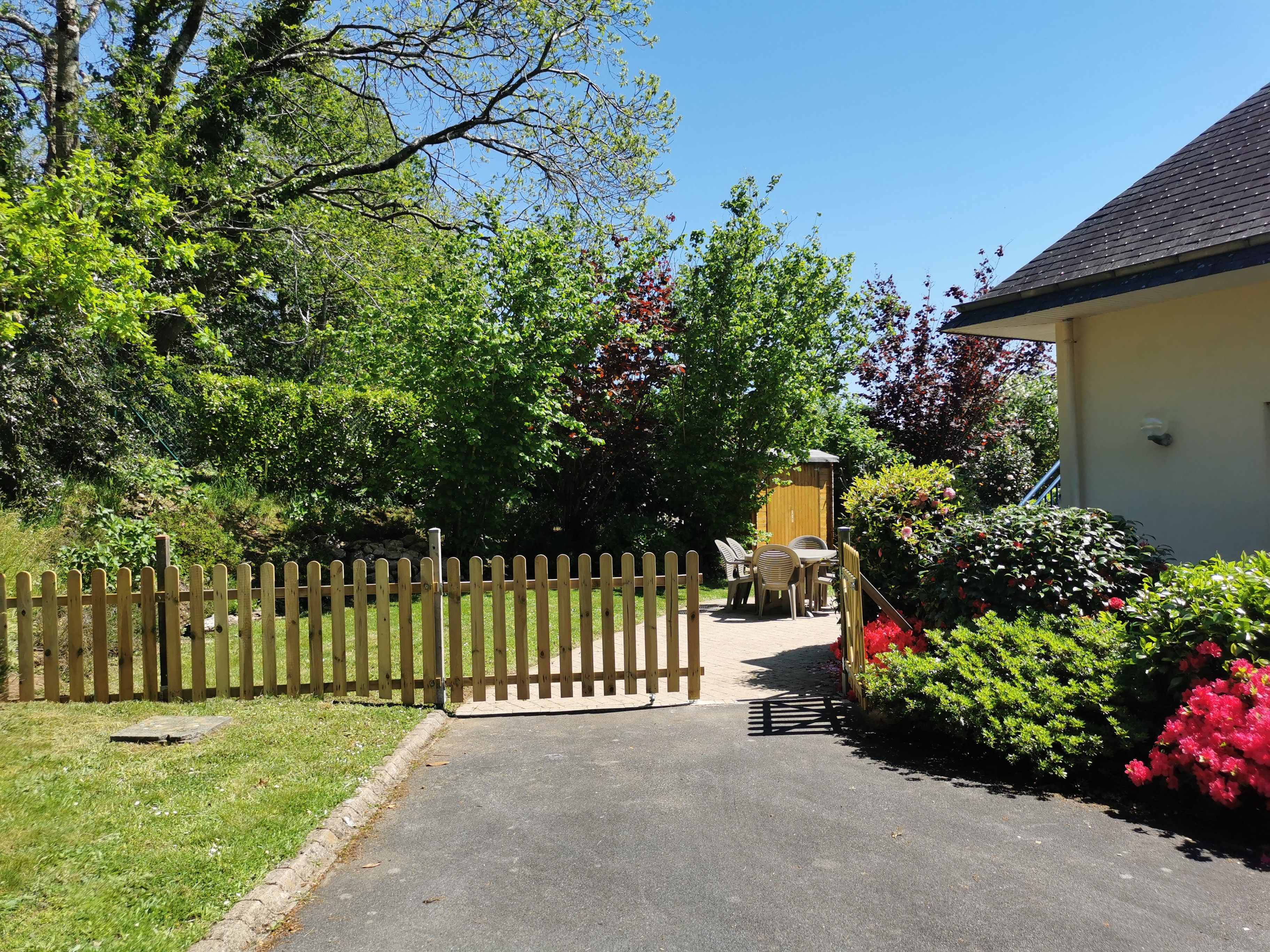 entrée du jardin privatif de la location