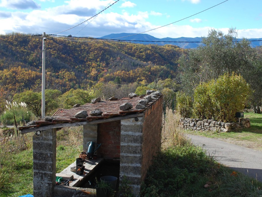 lavoir du village/maison de caractère/chemin de randonnée