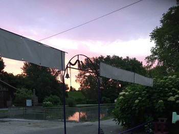 La terrasse coté canal