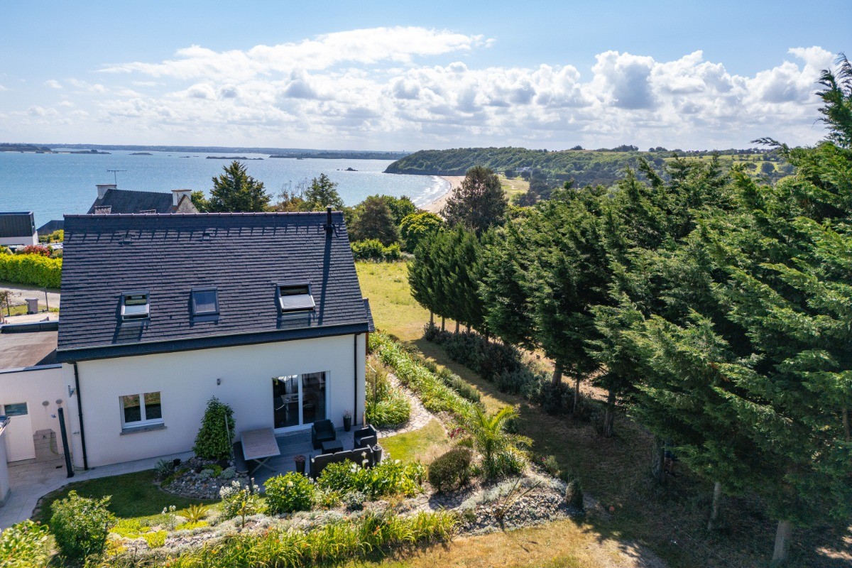 West-facing house, sea view 150 m