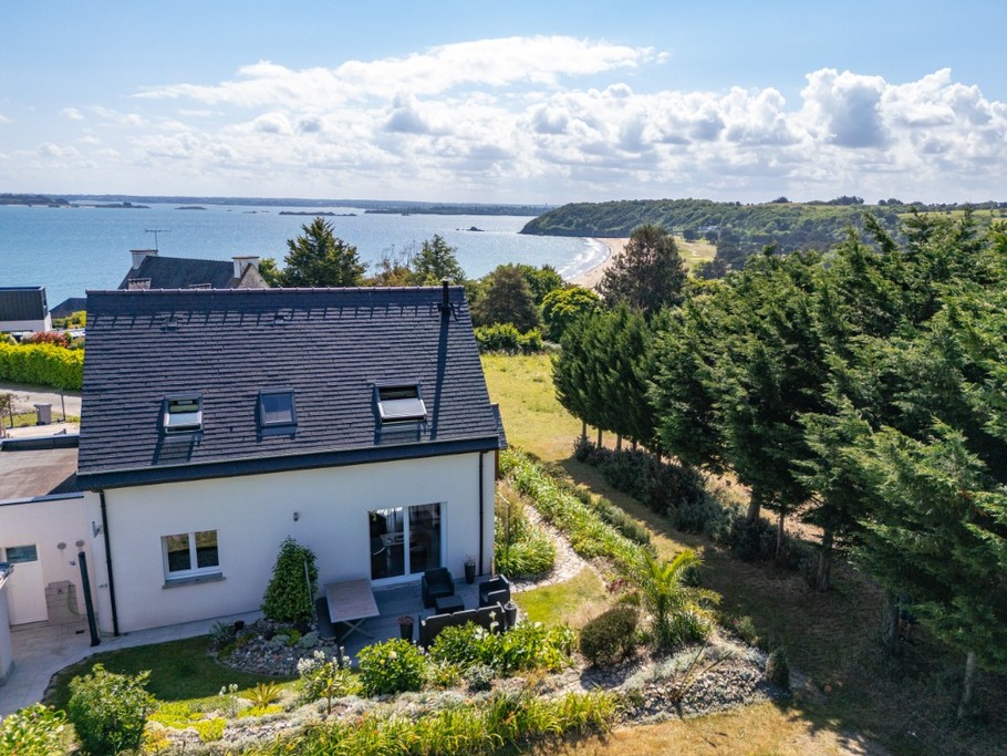 Façade ouest maison, vue sur mer 150 m
