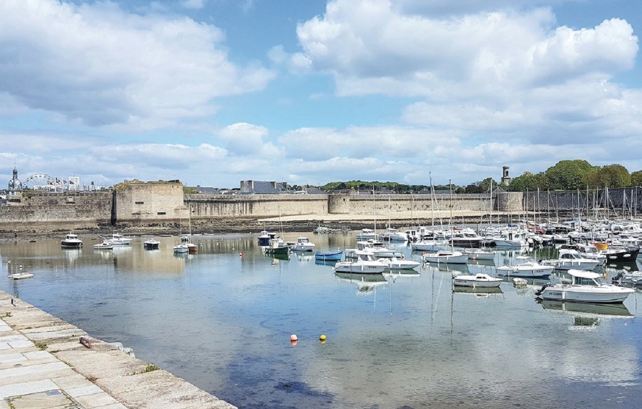 Surroundings of the walled city