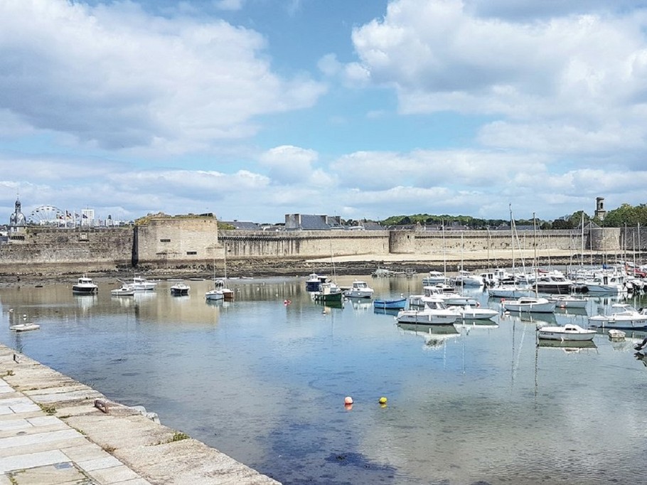 Surroundings of the walled city