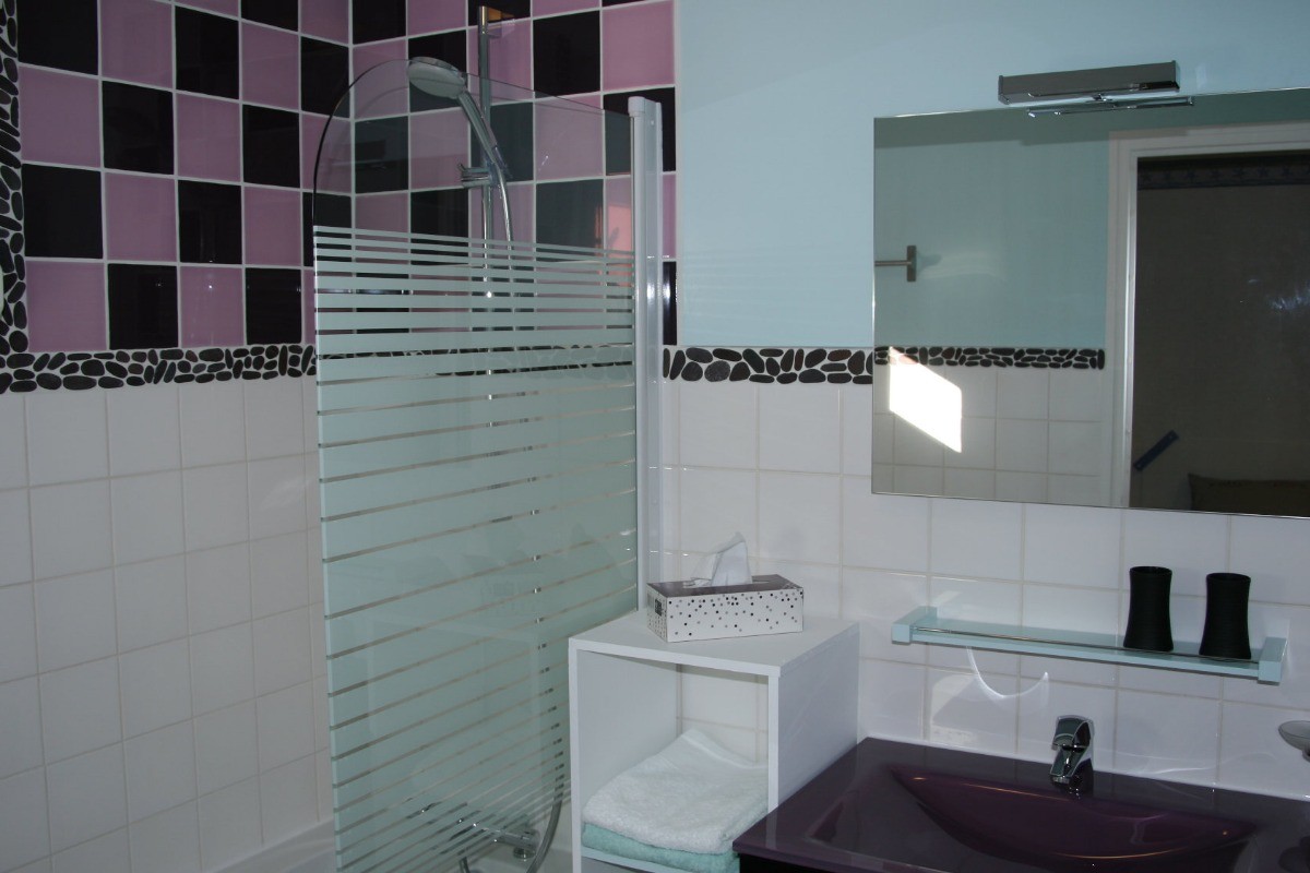 Une salle de bain fonctionnelle
