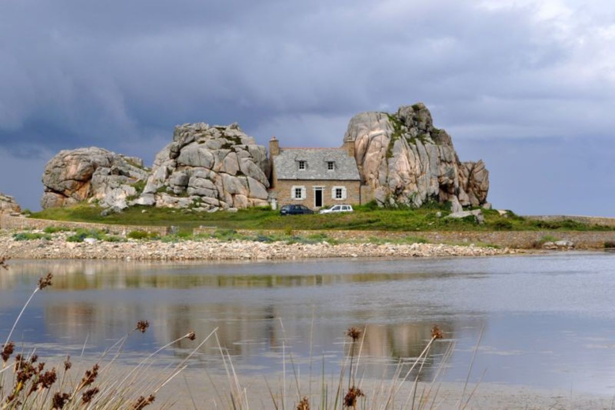 Plougrescant, la maison entre les deux rochers, Gouffre de Plougrescant