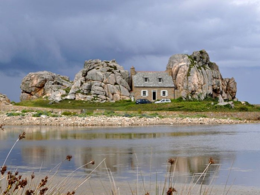 Plougrescant, la maison entre les deux rochers, Gouffre de Plougrescant