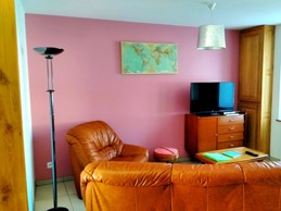 salon avec TV et DVD