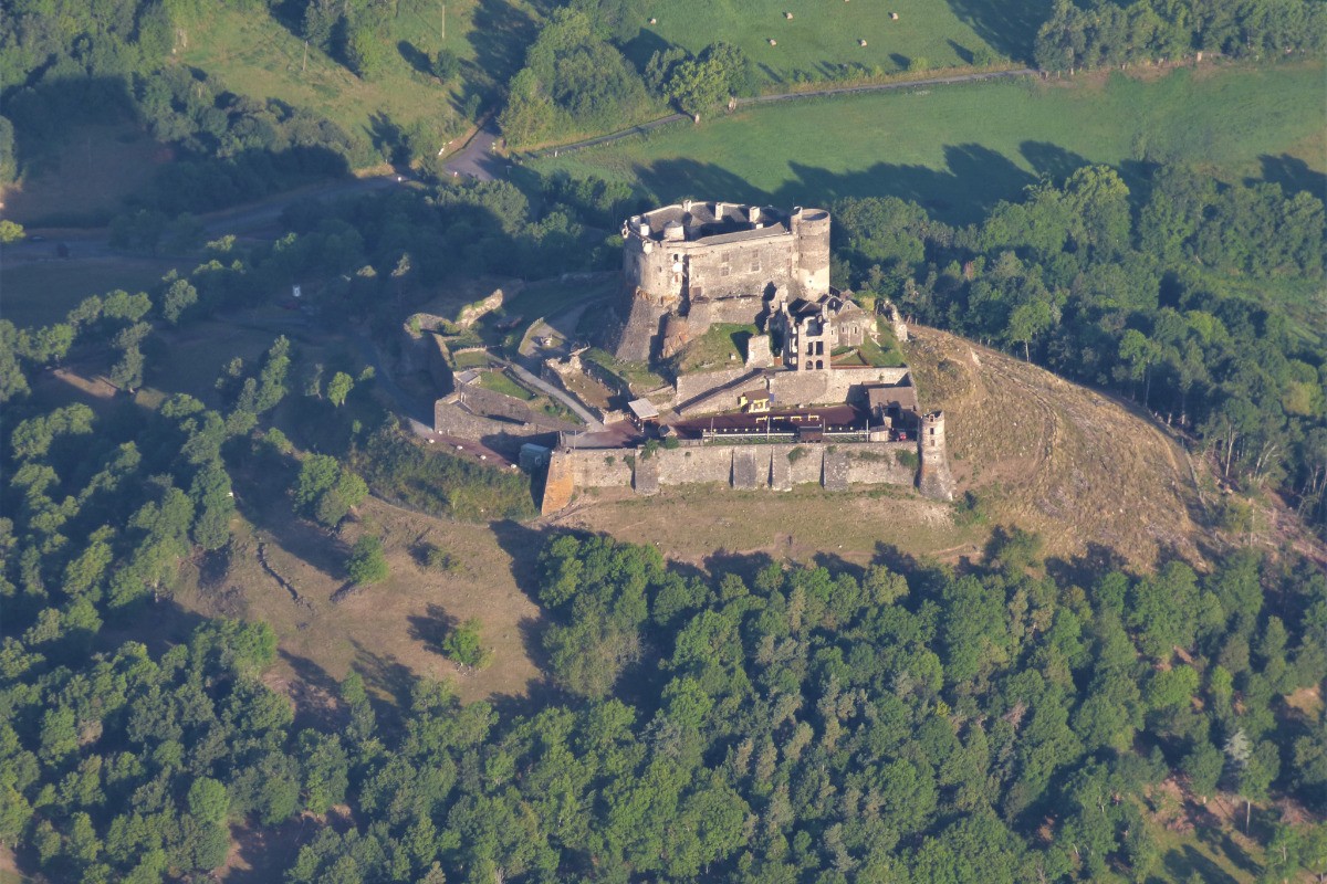 château de Murol vu depuis la montgolfière