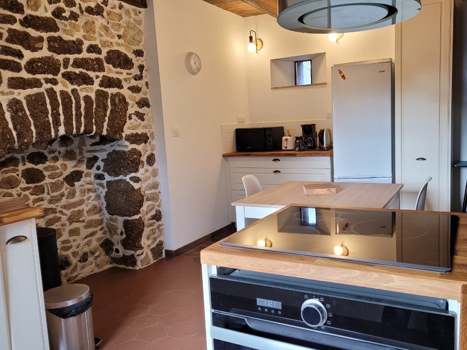 Location de vacances, Clévacances, Kerkohann, pièce à vivre au RDC avec espace cuisine