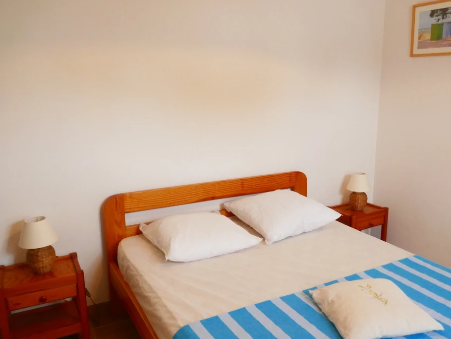 Chambre 2 avec un lit en 140