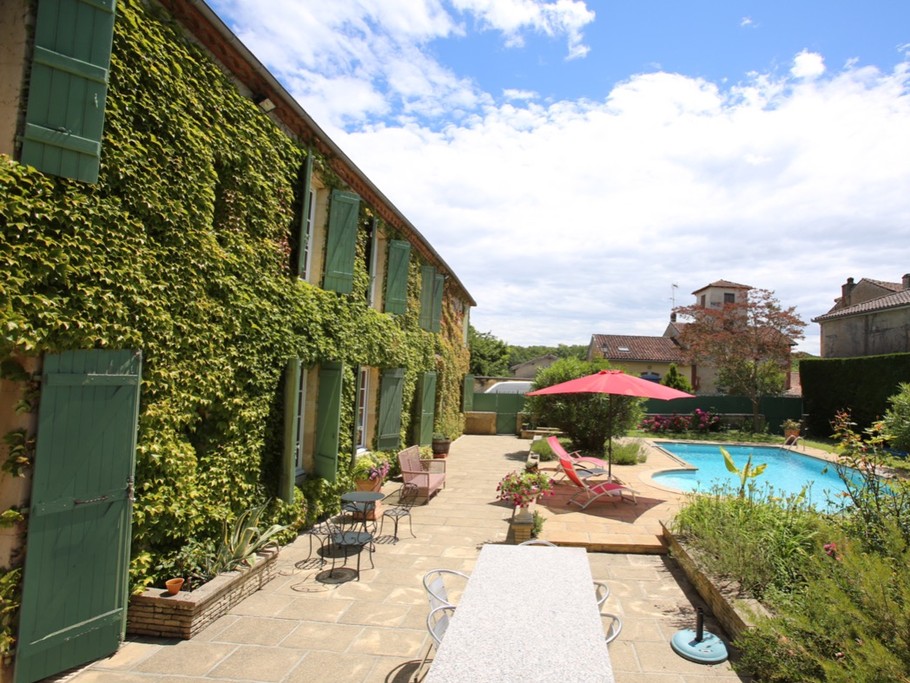 Façade côté piscine