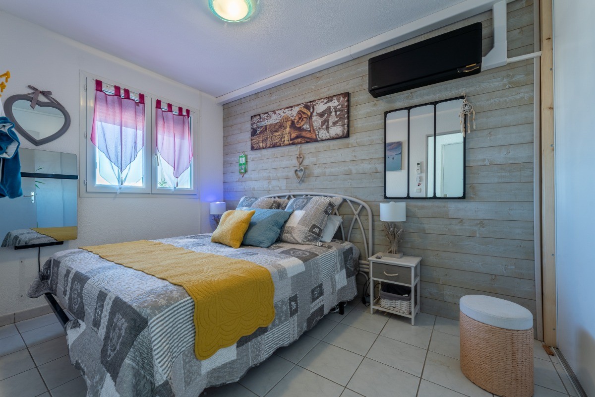 Chambre BAMBOU Lit en 160x190 Matelas ferme Clim + sèche-serviette Good night !