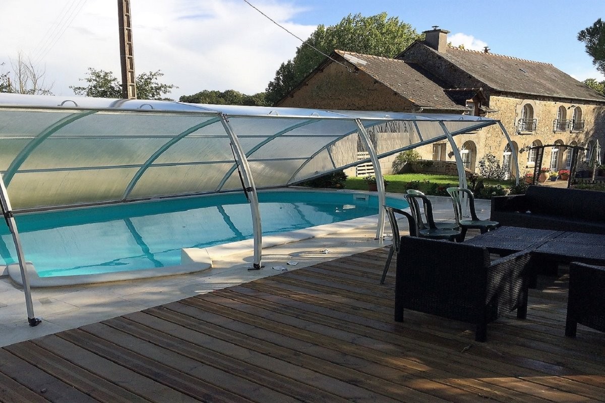 la terrase de la piscine chauffée