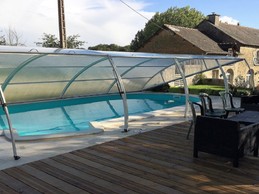 la terrase de la piscine chauffée