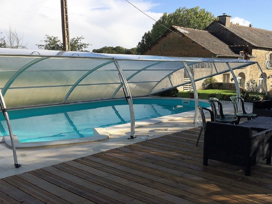 la terrase de la piscine chauffée