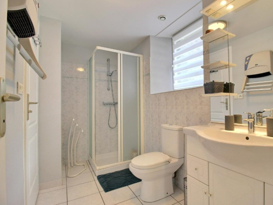 Salle de douche rez de chaussée