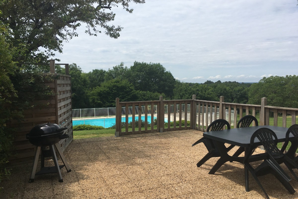 terrasse vue sur piscine