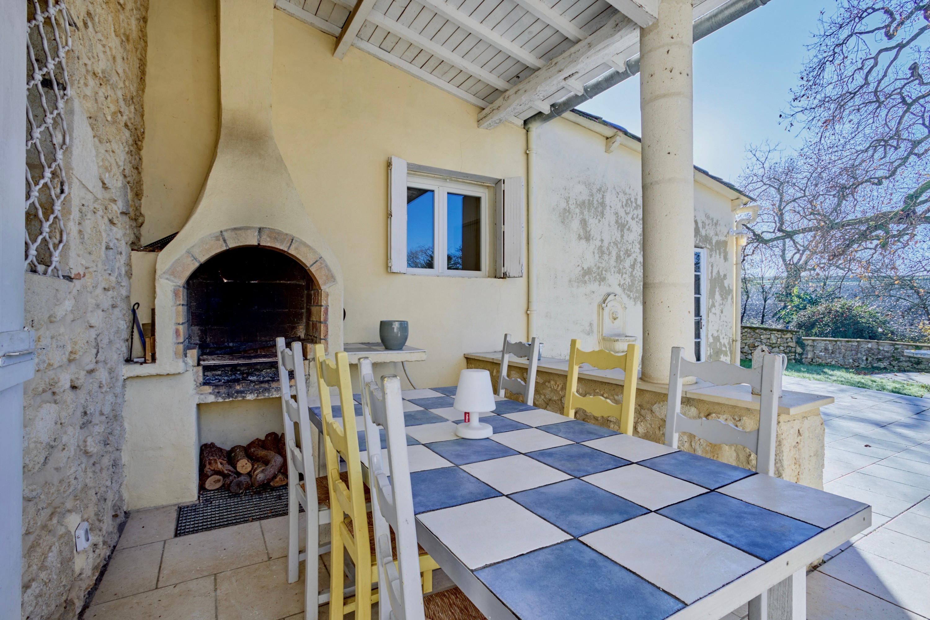 Terrasse privée avec barbecue intégré