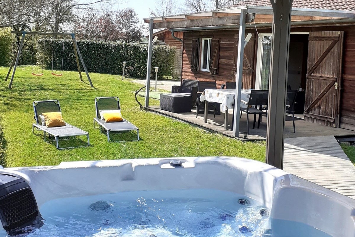 Chalet Mélèze : bullez depuis le spa et profitez de moments reposants !