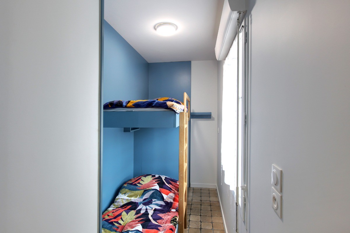 chambre enfants avec lits superposés