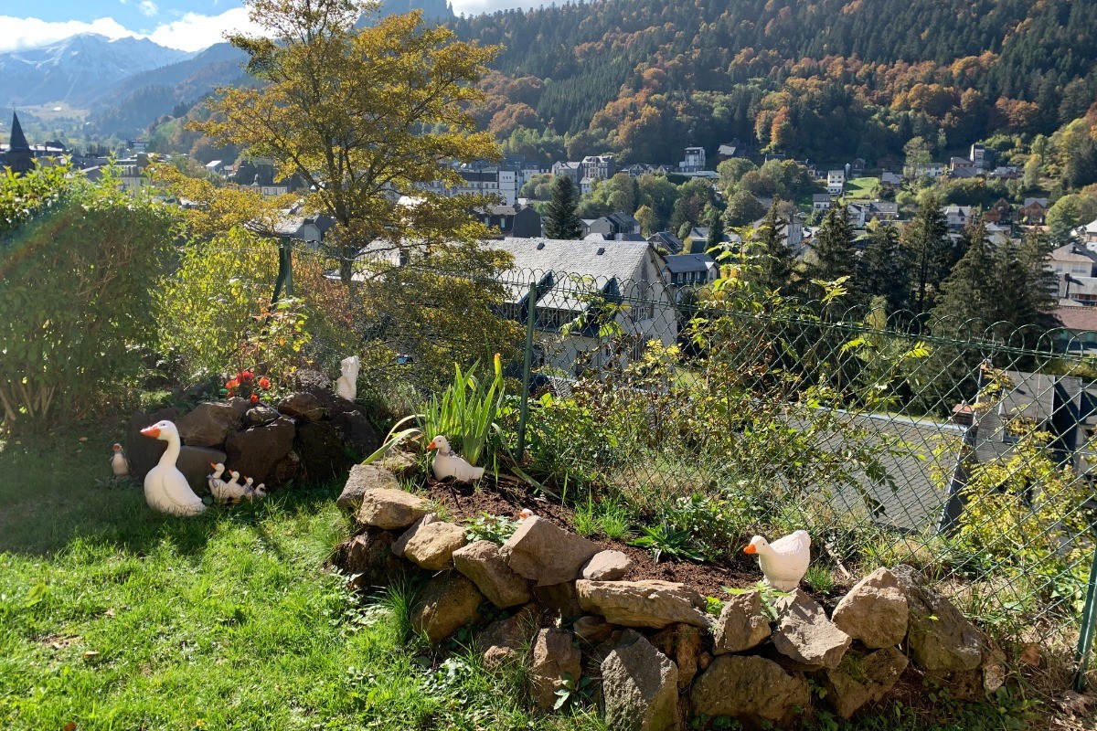 Notre jardin et sa vue panoramique, endroit idéal pour vous photographier en famille