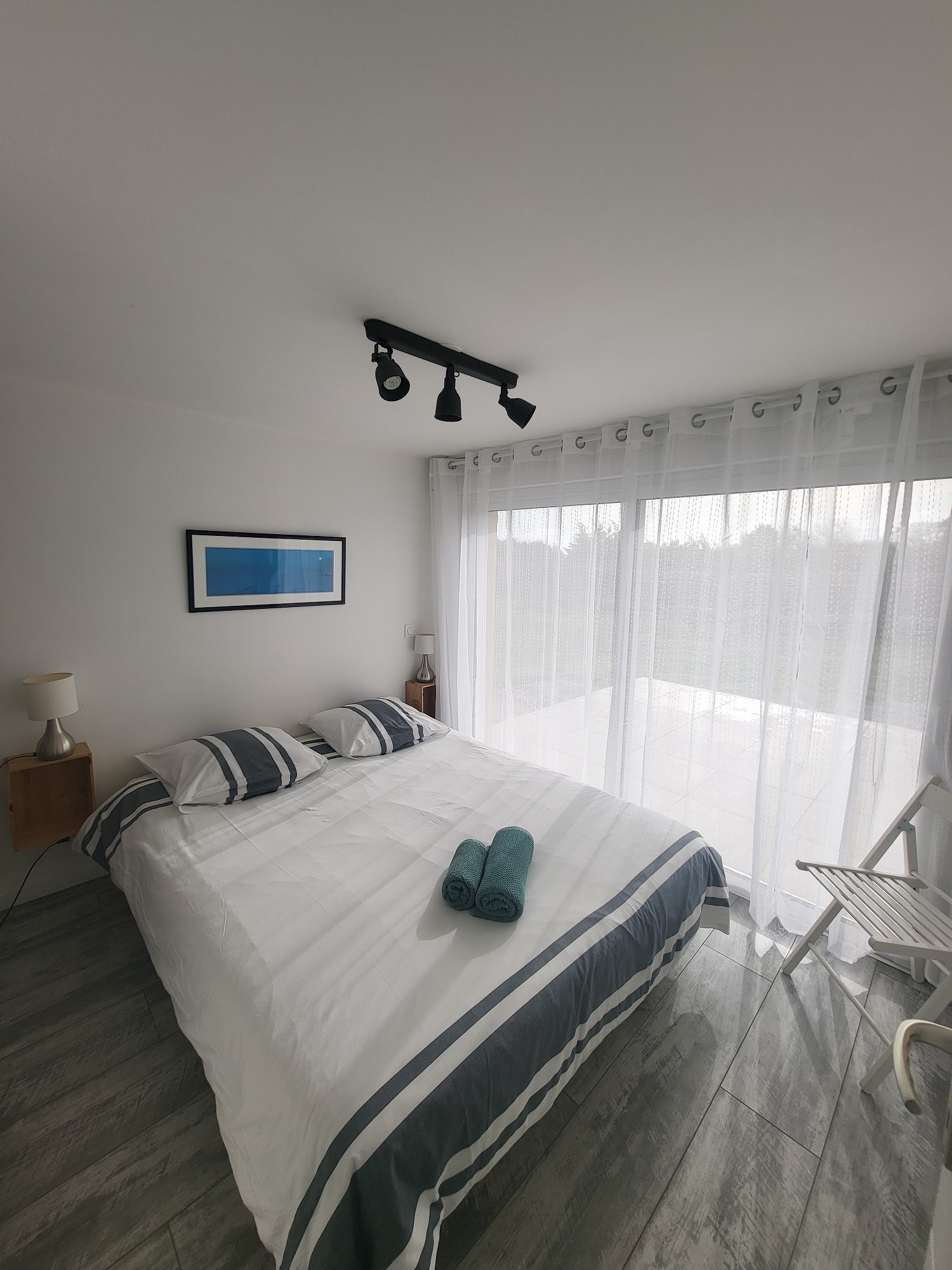 Ground floor: Bedroom 1 - Bed 160