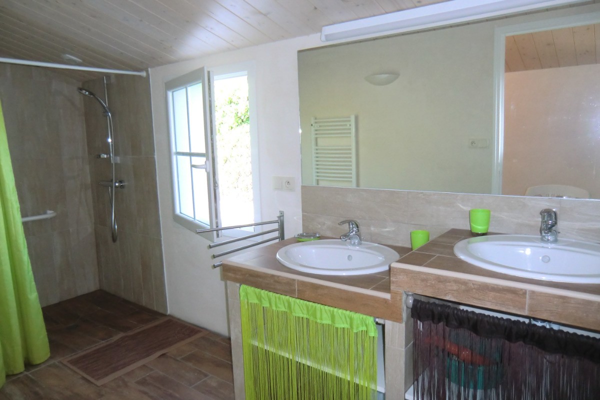 Salle d'eau côté douche