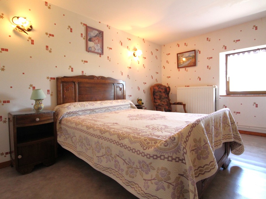 Chambre n°2 - Gîte du Han à Saint-Remy, Vosges – Appartement nature, jardin, terrain pétanque