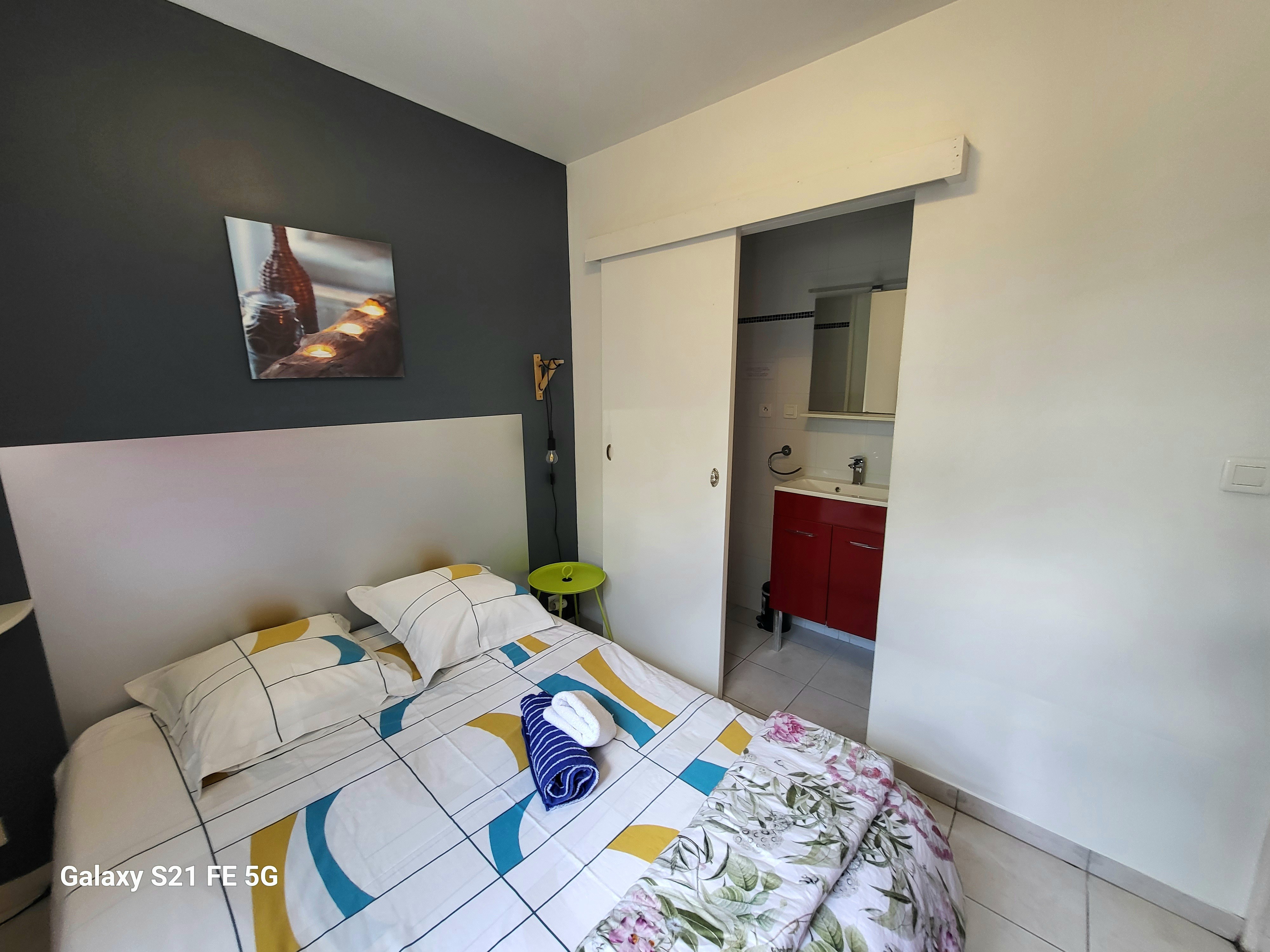 chambre avec salle d'eau attenante