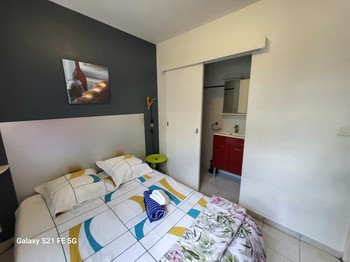 chambre avec salle d'eau attenante