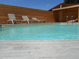 Piscine commune aux 2 autres gîtes.