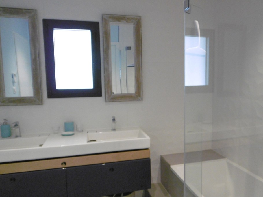 Salle d'eau complète - Rez de chaussée