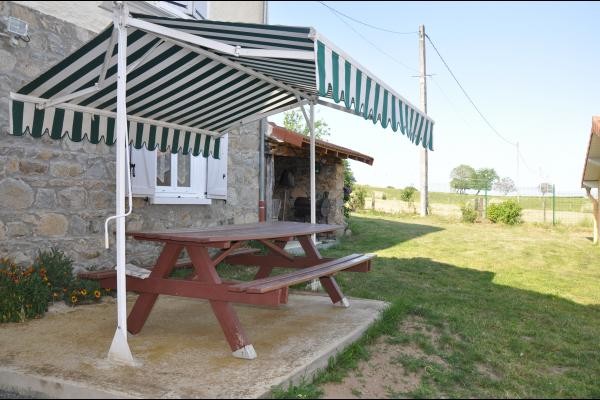 Location Aux Portes du forez : salon de jardin