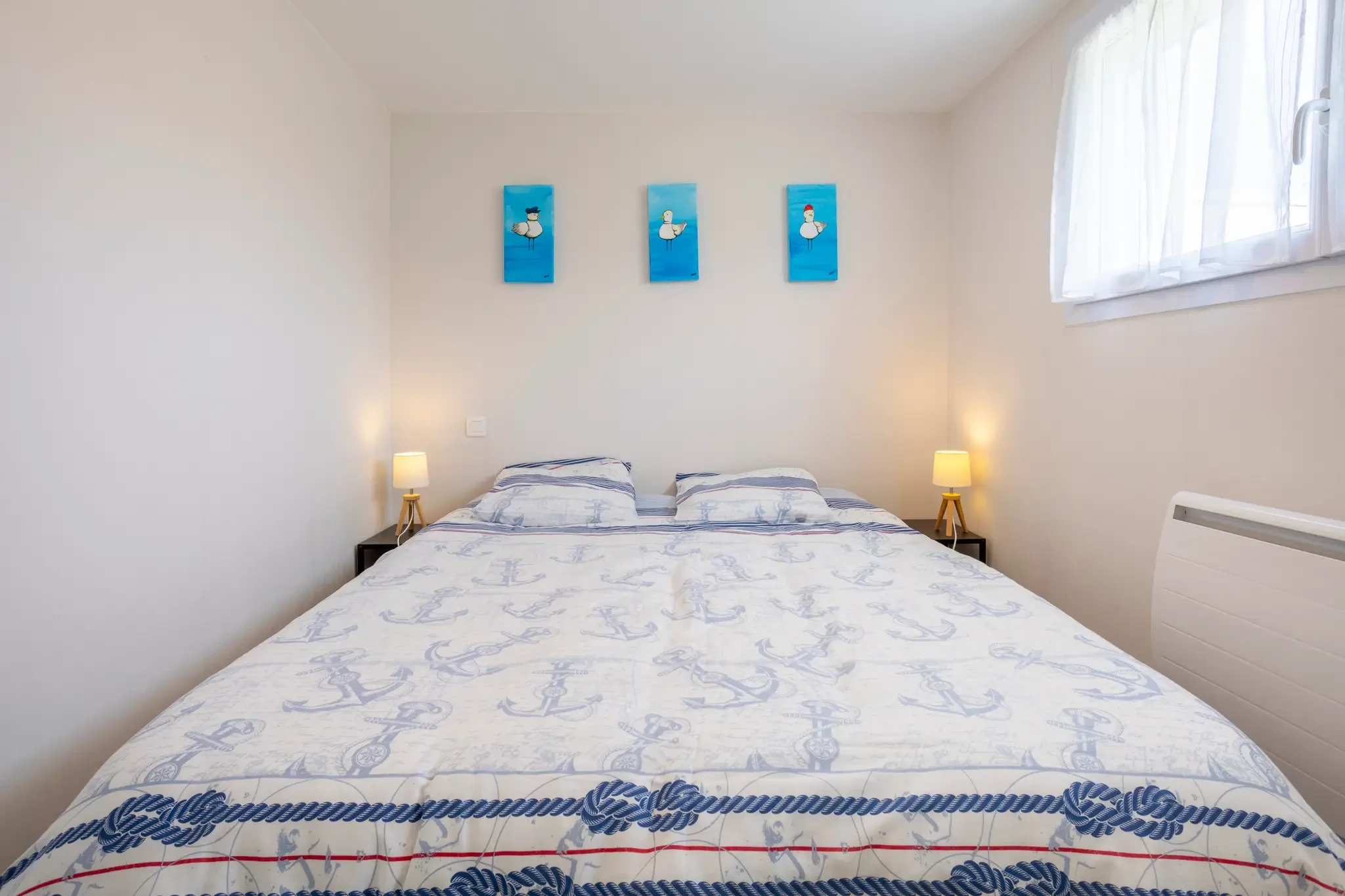 Small bedroom with 160 cm bed