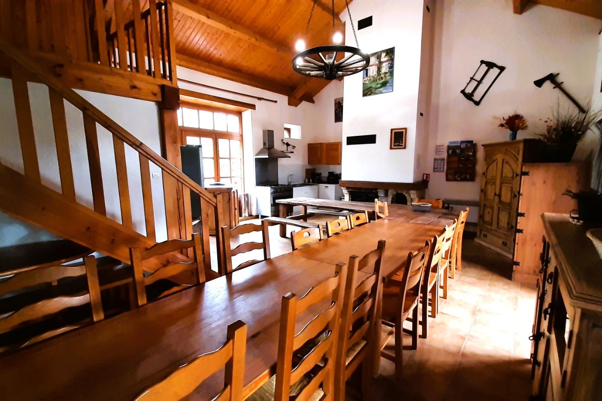 10-Salle à manger 30 personnes et cuisine