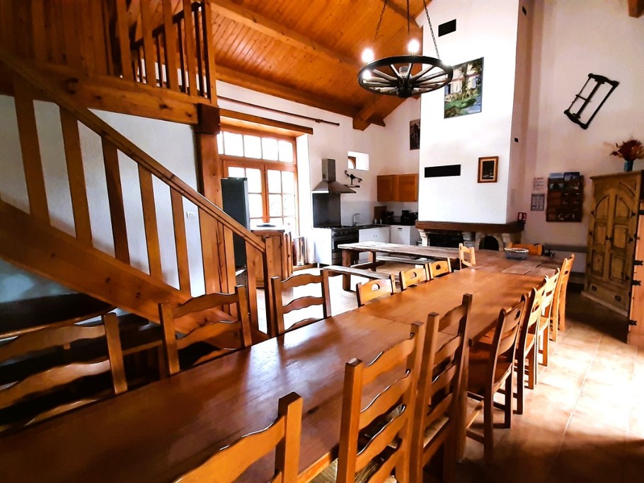 10-Salle à manger 30 personnes et cuisine