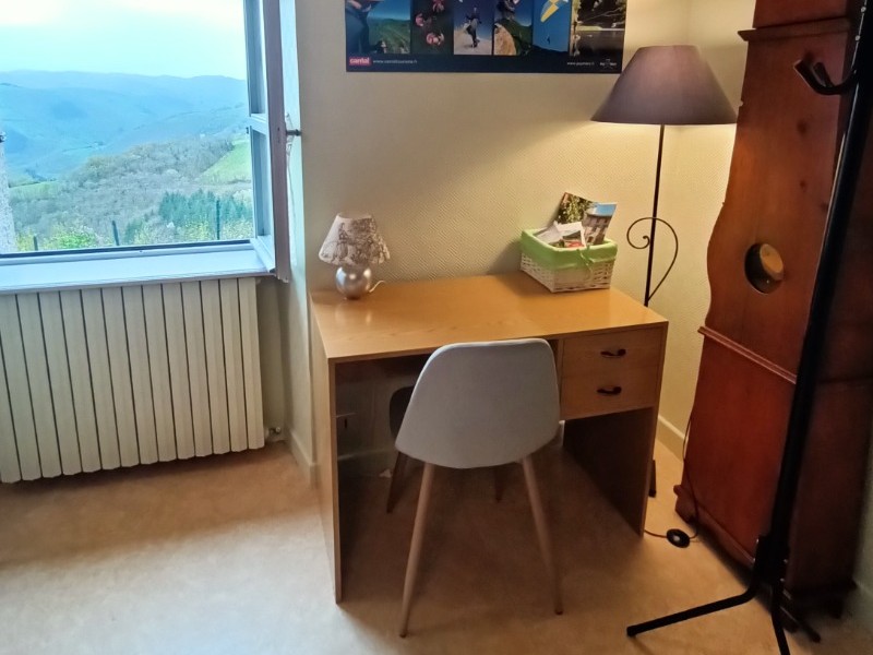 Espace bureau confortable avec connexion Wi-Fi, maison de vacances Lapeyrugue