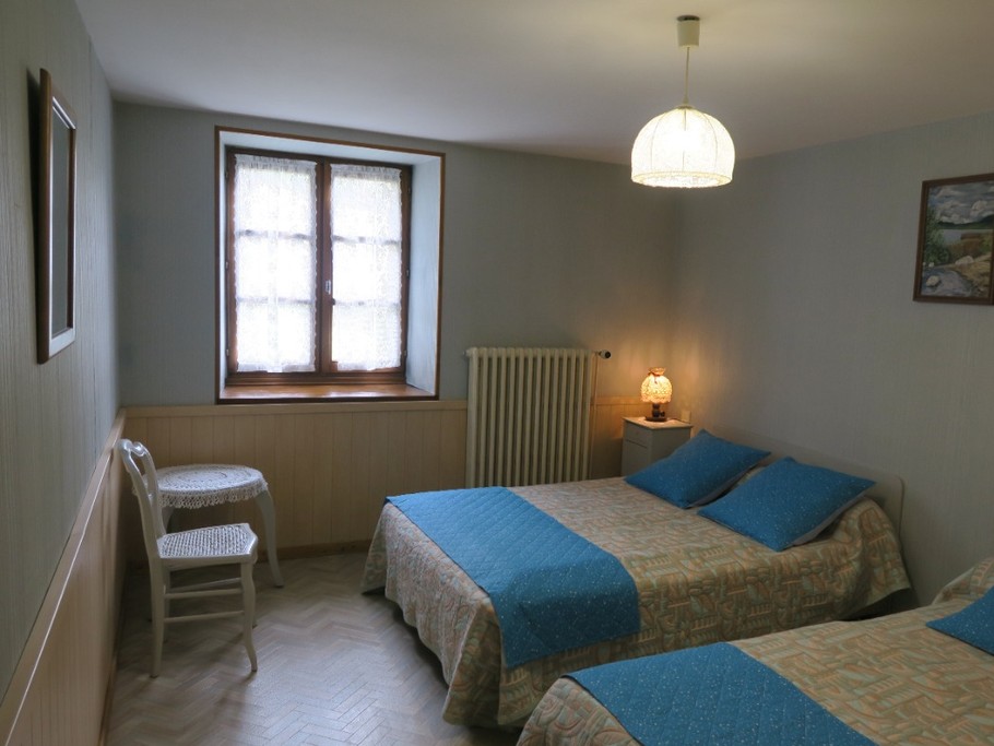 chambre n° 2 avec deux lits simples
