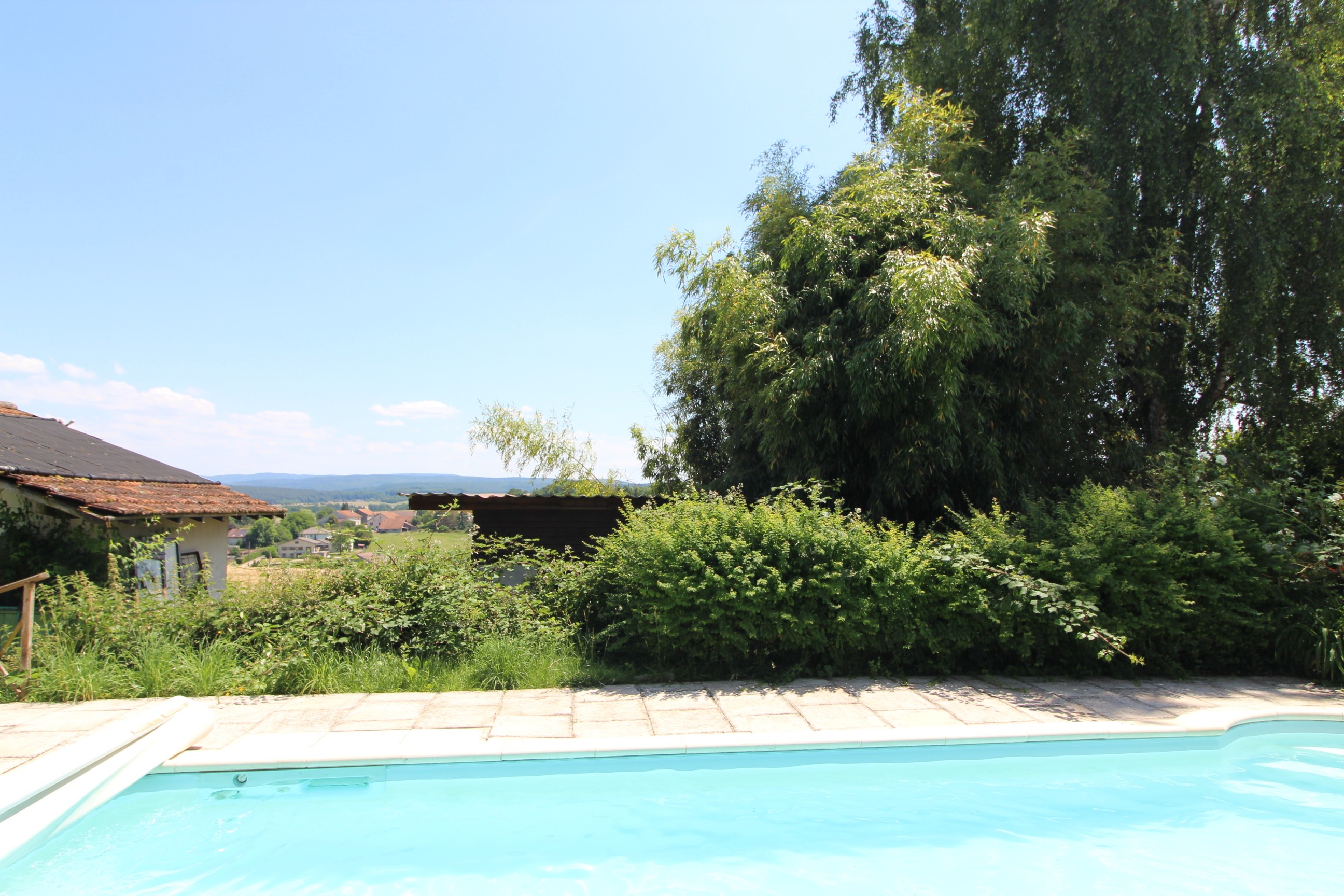 Vue depuis la piscine - Au Domaine Paisible
